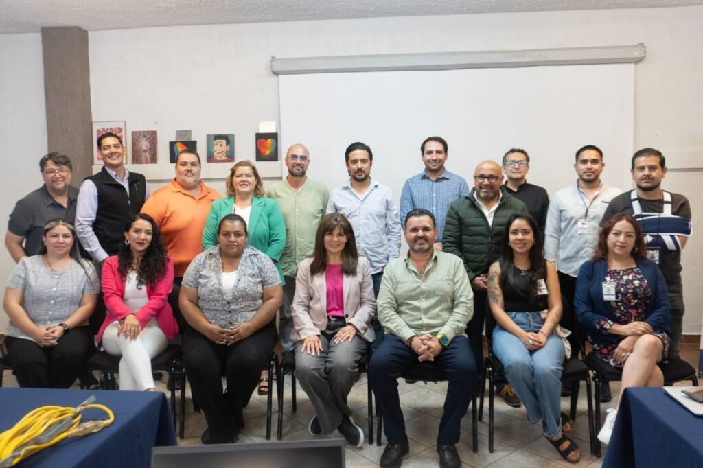 Luis Fernando Velázquez recibió en este encuentro a representantes de Apaseo el Grande, Apaseo el Alto y Tarimoro.