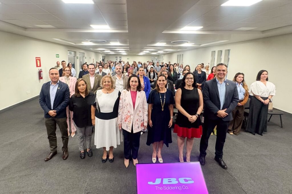 Fortalece el Gobierno de la Gente la competitividad en la industria electrónica Cristina Villaseñor y Lorena Alfaro, presentes en la inauguración de la primera edición de ELECTRONICS Connect HER – Electronics & Manufacturing Edition2026.