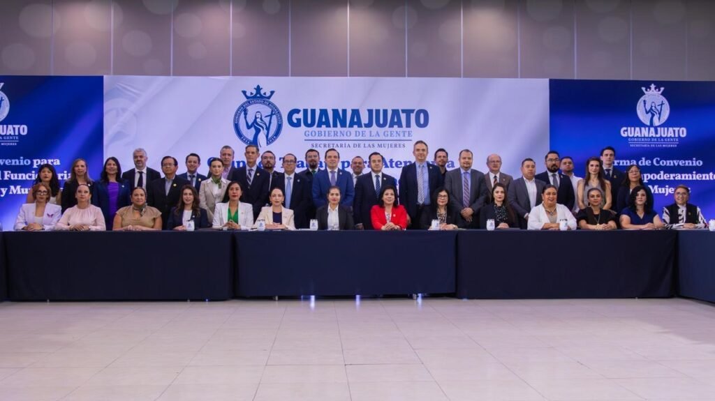 Fortalece el Gobierno de la gente atención a mujeres de Guanajuato Autoridades del Gobierno de la Gente, así como de otras instancias reiteraron su compromiso por fortalecer la atención que reciben las mujeres.