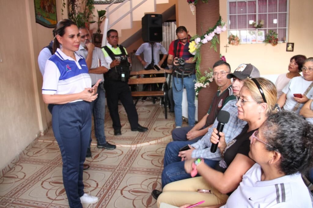 Lorena Alfaro escuchó las necesidades de la ciudadanía en Las Trojes, donde se comprometió a seguir impulsando su desarrollo.