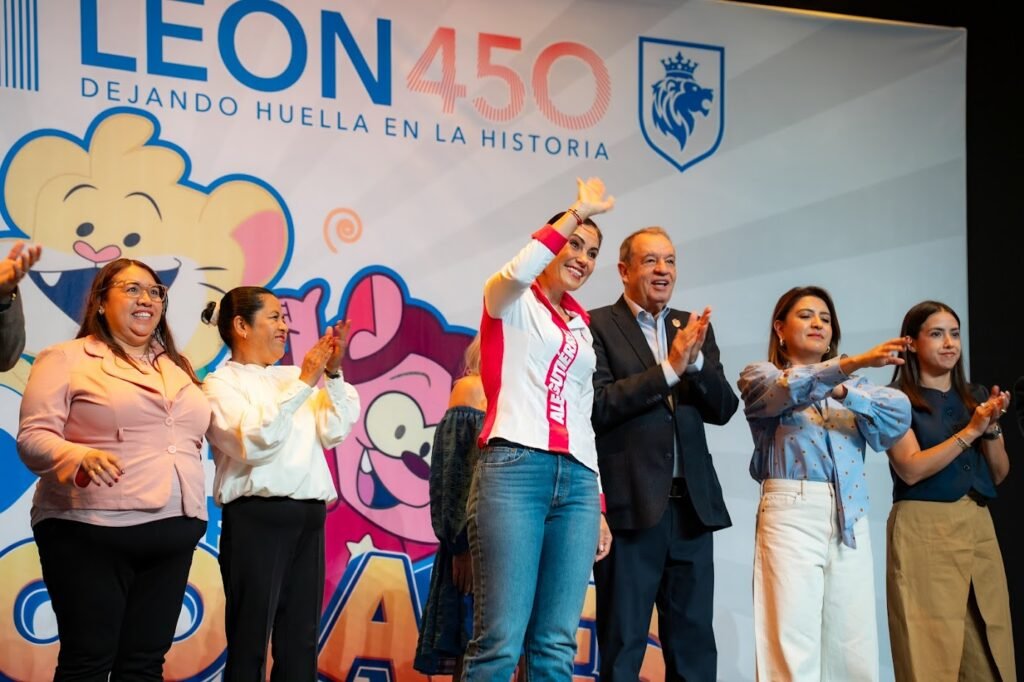 Ale Gutiérrez fortalece infraestructura para espacios seguros para las niñas y niños En el evento, Ale Gutiérrez reconoció la labor de las maestras por formar a las futuras generaciones.