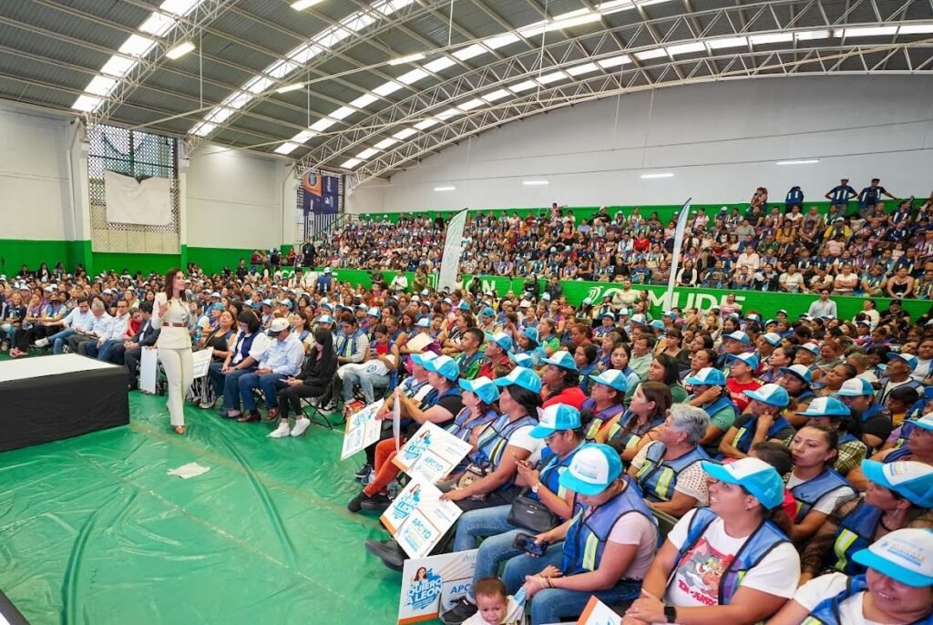 Ale Gutiérrez destacó que Ayúdate Ayudando fortalece la economía familiar, impulsa el aprendizaje de oficios y mejora el entorno de las colonias.