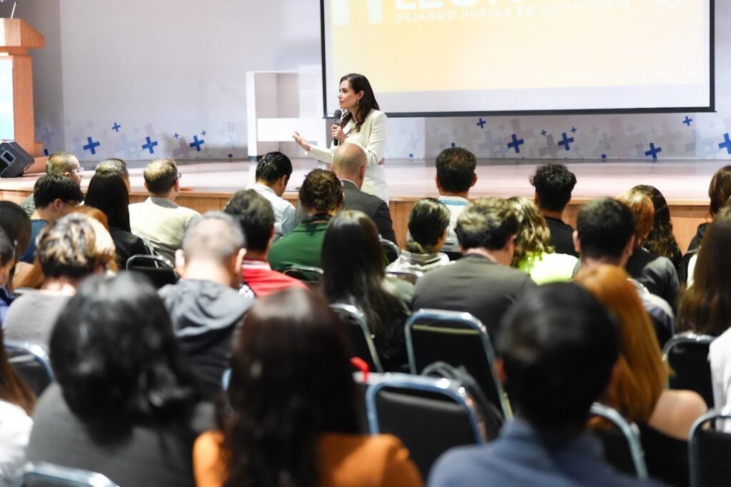 Ale Gutiérrez escucha y comparte ideas con líderes universitarios En su Gobierno, Ale Gutiérrez, fortalece a las juventudes con becas, apoyos para emprendedores, atención en salud mental e inversión en infraestructura educativa y espacios públicos.