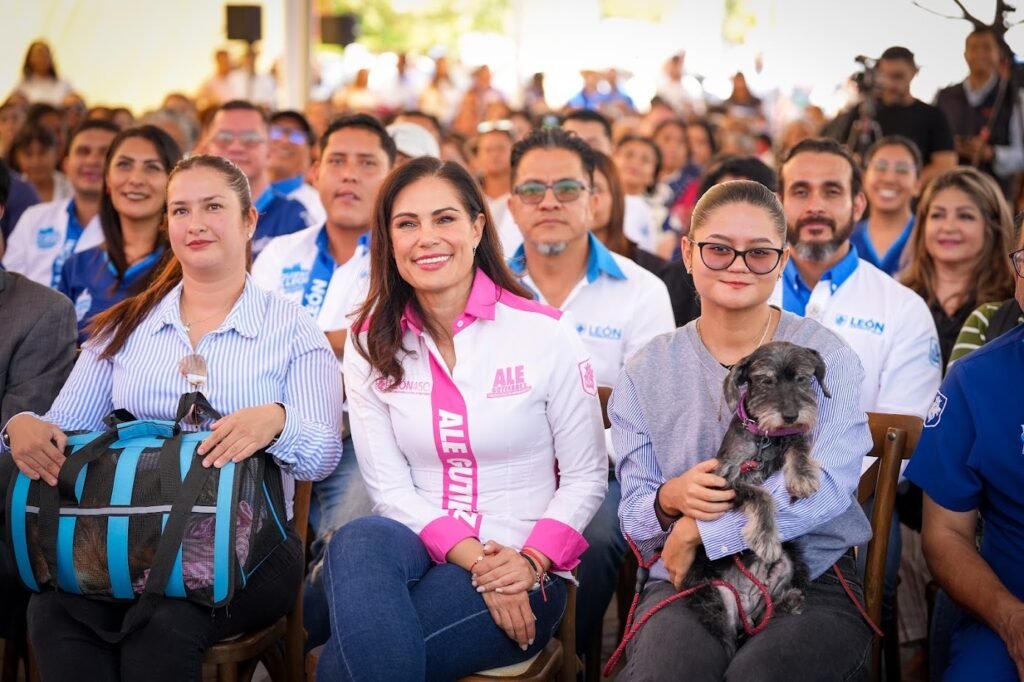 A un año de su inauguración, Ale Gutiérrez destaca labor del Hospital de Mascotas Ale Gutiérrez destacó que en un año, el Hospital de Mascotas León 450 brindó más de 67 mil atenciones.