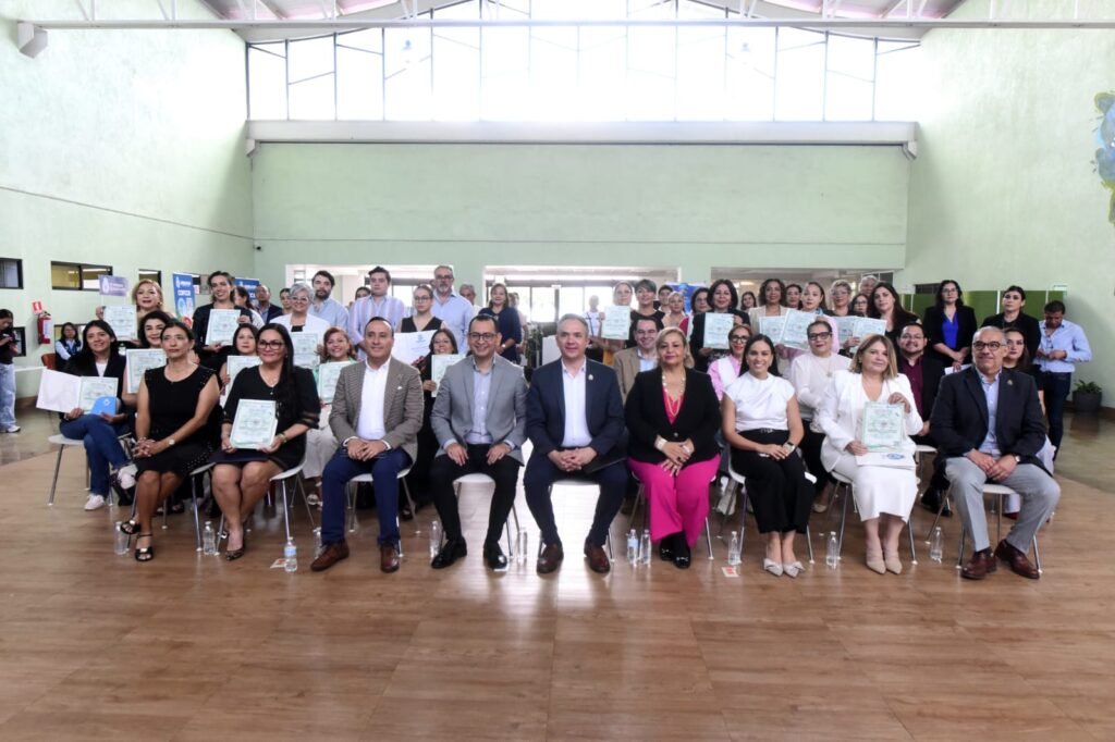 En la ceremonia se destacó que más de la mitad de los proyectos participantes avanzan hacia su formalización y fortalecimiento empresarial