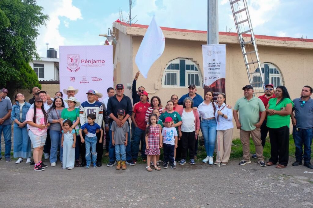 Yozajamby Molina inaugura ampliación de la red eléctrica en La Cinta, Pénjamo Yozajamby Molina atendió a la ciudadanía de La Cinta, ahí, escuchó sus necesidades, al mismo tiempo que reiteró su compromiso de trabajar por la gente.