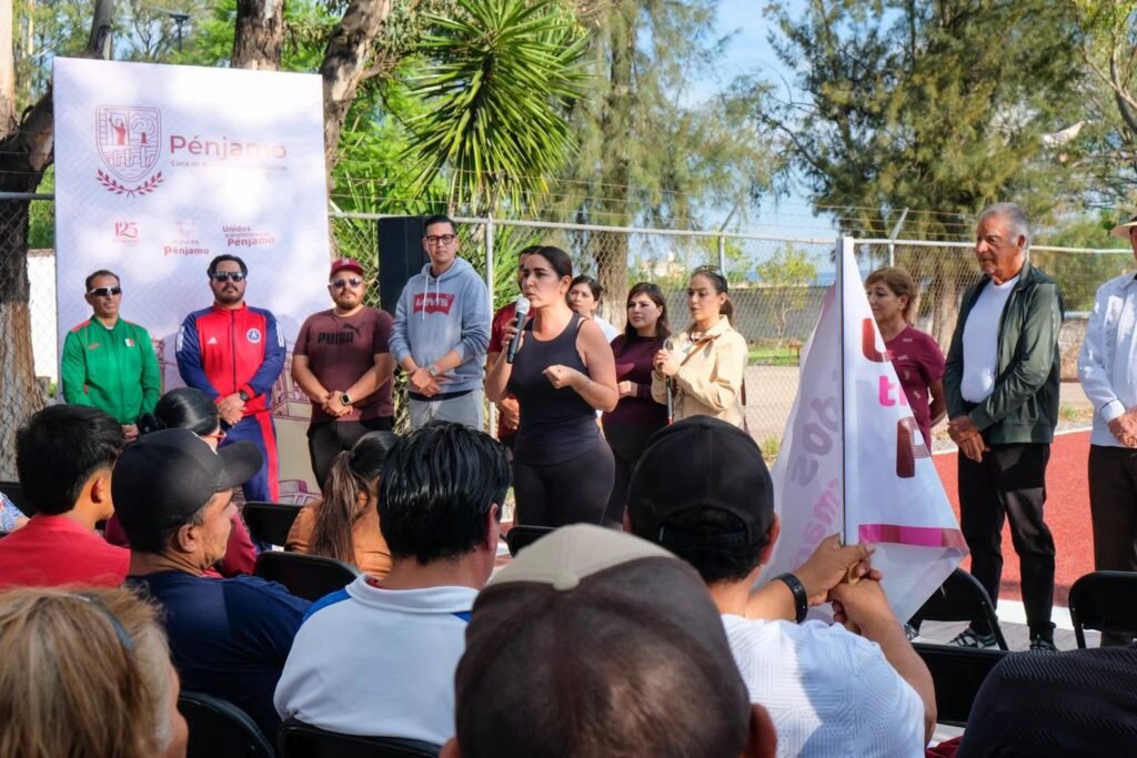Yozajamby Molina inauguró la nueva pista profesional de tartán, ampliando con ello, las instalaciones de la Unidad Deportiva de Pénjamo.