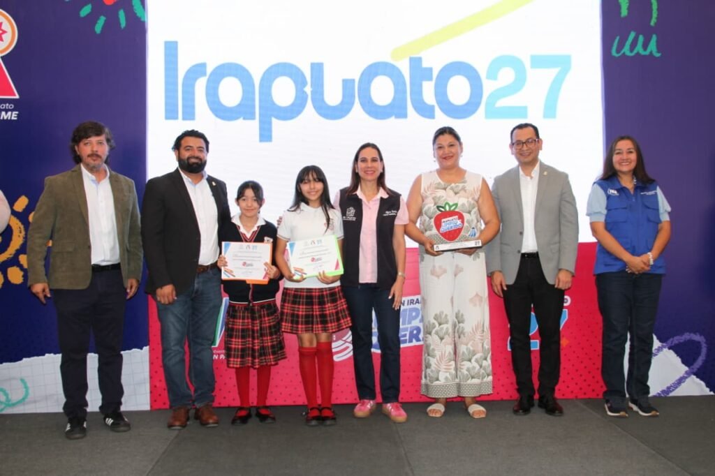 Lorena Alfaro reitera su compromiso con cuidar del ambiente Lorena Alfaro premió a los ganadores del concurso infantil “Por un Irapuato Limpio y Querido”.