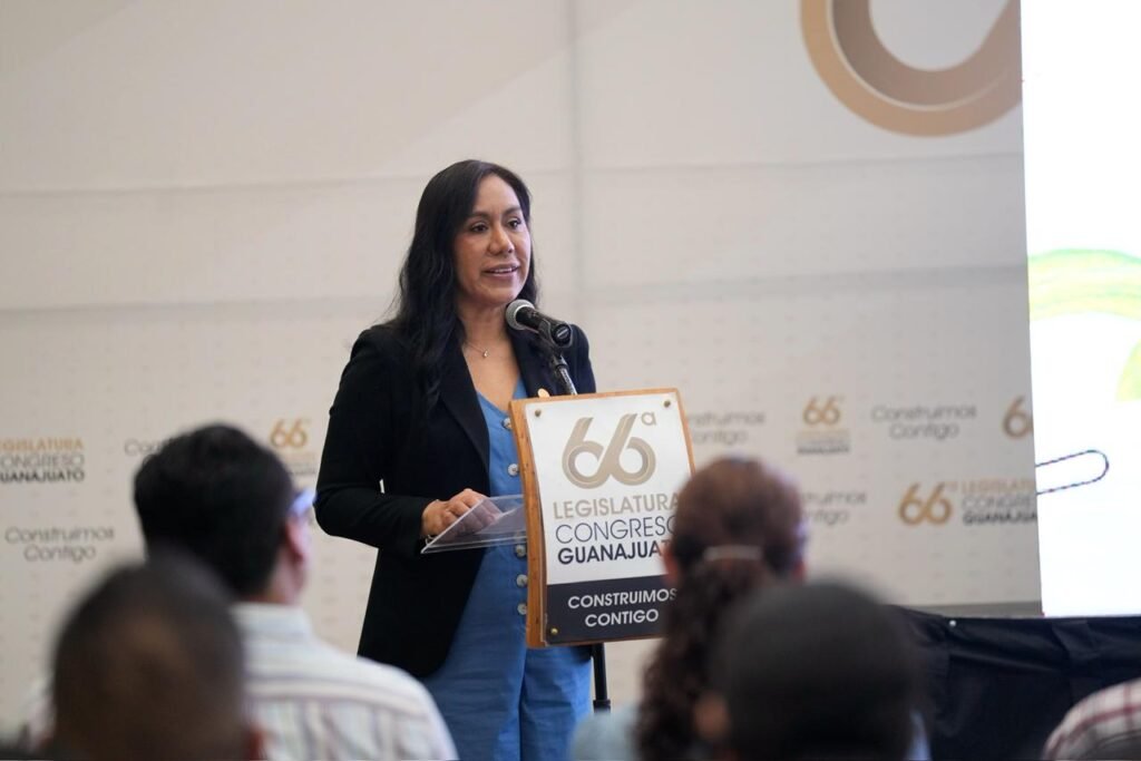 Suman esfuerzos para fortalecer el respeto a los derechos humanos Susana Bermúdez destacó la relevancia de estas capacitaciones que ayudan a dotar al Poder Legislativo herramientas que fortalezcan su labor en beneficio de la ciudadanía.