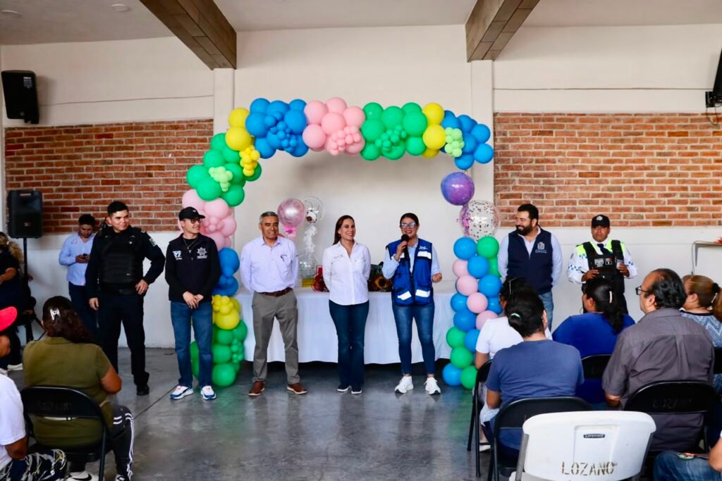 Fortalecen en Irapuato la comunicación con vecinos de Nuevo México Lorena Alfaro escuchó de manera directa las necesidades de las y los vecinos para dar seguimiento a sus principales solicitudes.