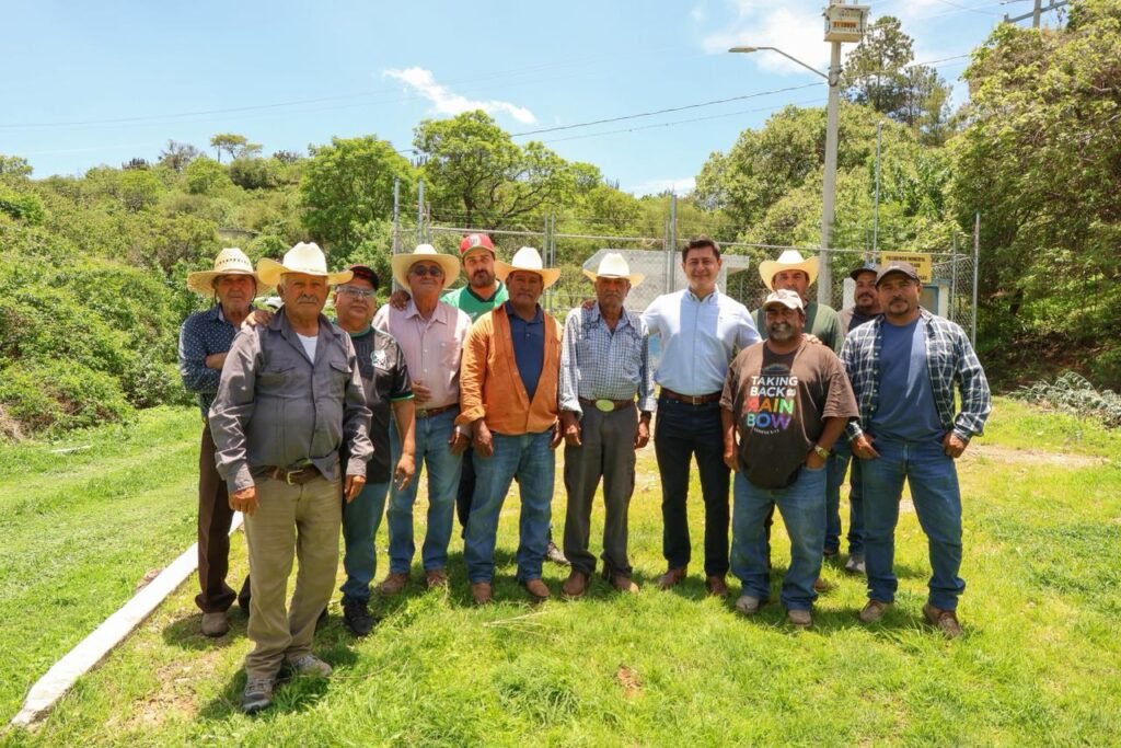 Adolfo Alfaro impulsa obras a favor de las comunidades de Manuel Doblado Adolfo Alfaro, fue el encargado de arrancar con estas obras que beneficiarán a miles de familias en Manuel Doblado.