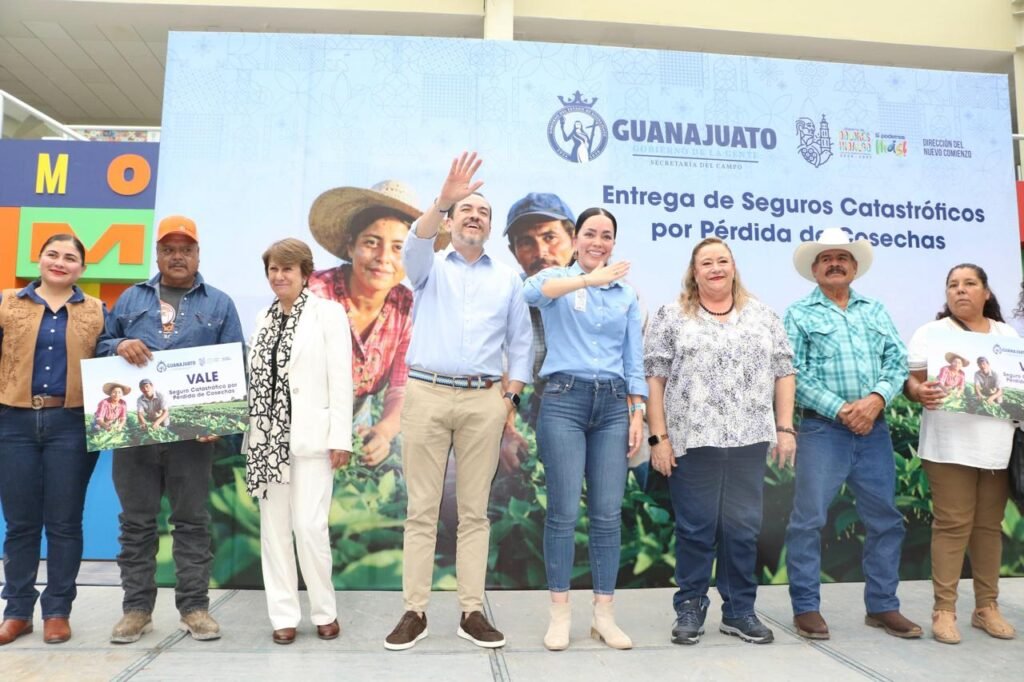En Dolores Hidalgo, entregan apoyos a productores agrícolas Adrián Hernández Alejandri, presidente municipal, continúa gestionando recursos para impulsar el campo dolorense.