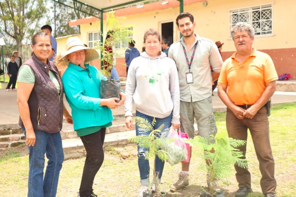 Adolfo Alfaro impulsa el cuidado del medio ambiente en Manuel Doblado Autoridades continúan conmemorando el Día Nacional del Árbol con campañas para plantar árboles en Manuel Doblado
