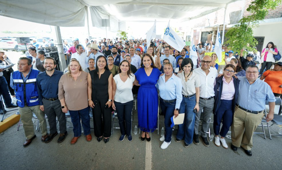Libia Dennise entrega obras en su gira de trabajo por Irapuato Libia Dennise y Lorena Alfaro, entregaron obras en dos puntos de Irapuato, donde se invirtió más de 60 millones de pesos.