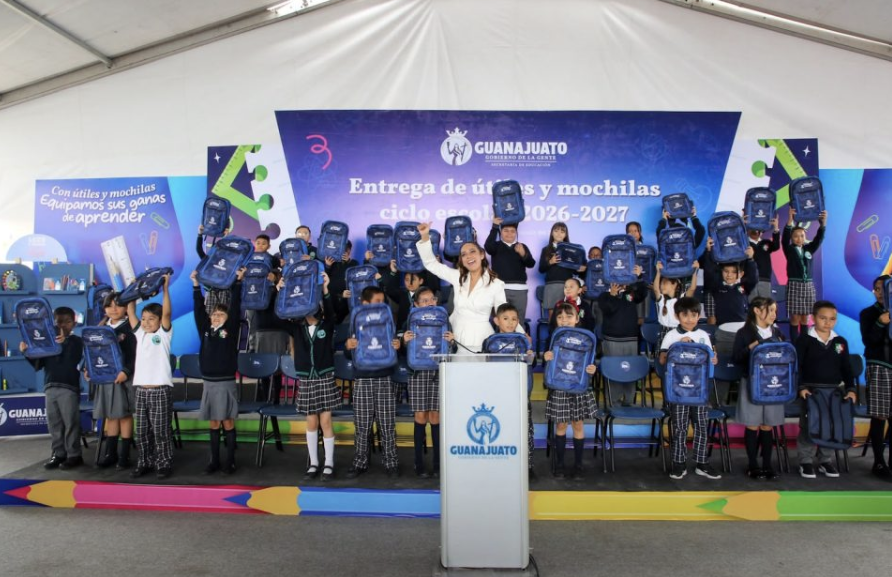 Libia Dennise entrega de paquetes de útiles escolares y mochilas en Celaya Libia Dennise en esta entrega de útiles escolares destacó su compromiso con la educación.