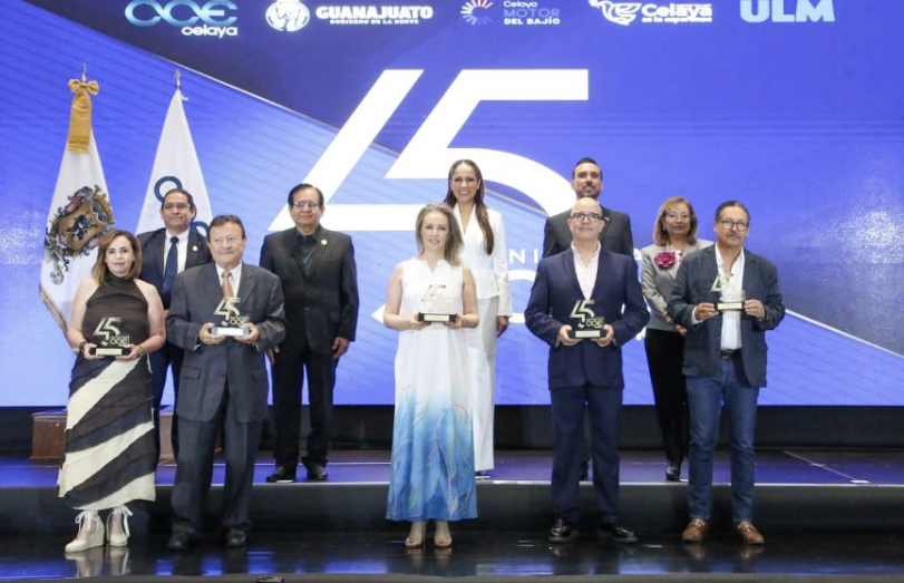 Libia Dennise reconoce trabajo del CCE en celebración de su 45 aniversario Libia Dennise destacó la suma de esfuerzos del sector empresarial en Celaya, durante la celebración del 45 aniversario del CCE.