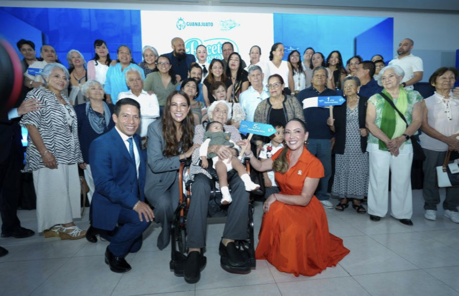 Libia Dennise resalta acciones con “Historias Centenarias, Recetas para Vivir” Libia Dennise estuvo acompañada por autoridades del DIF Estatal, donde reconocieron a personas de 100 años y más.