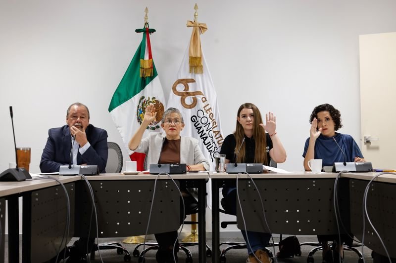 En el Congreso, buscan reducir de 35 a 25 el máximo de alumnos por grupo en Escuelas La Comisión de Educación, Ciencia y Tecnología y Cultura busca reducir el número de estudiantes en Educación Básica.