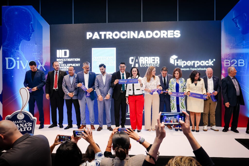 Cristina Villaseñor fue la encargada de dar el banderazo a esta edición de DIVEX, que cumple 10 ediciones de fortalecer la proveeduría y la competitividad industrial.