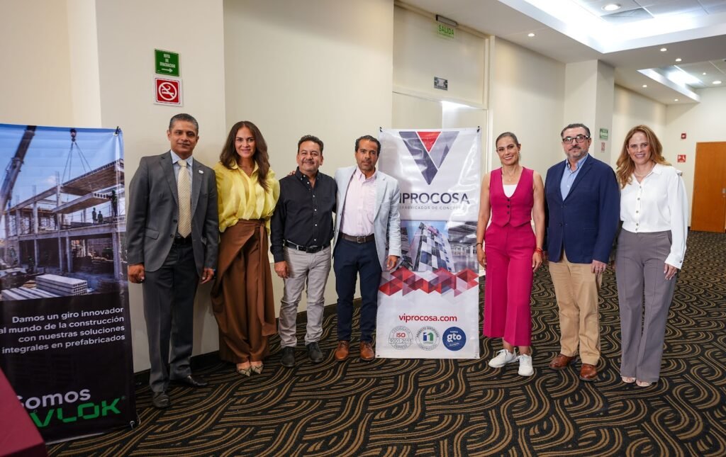 Gobierno de León destaca por su crecimiento empresarial Ale Gutiérrez destacó que al ser León sede del encuentro, se fortalece el posicionamiento industrial y empresarial de la ciudad.