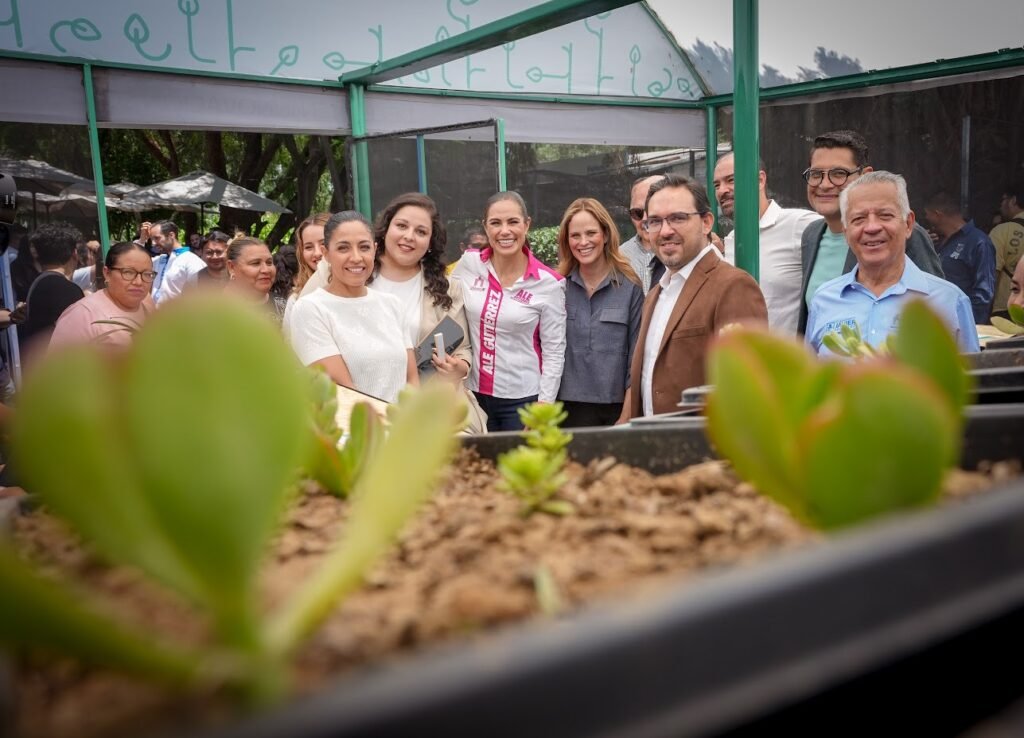 Ale Gutiérrez inaugura academia sostenible en León Ale Gutiérrez inauguró la Academia de Innovación Sostenible en el BioNodo Bajío, ubicado en la comunidad de Los Ramírez.