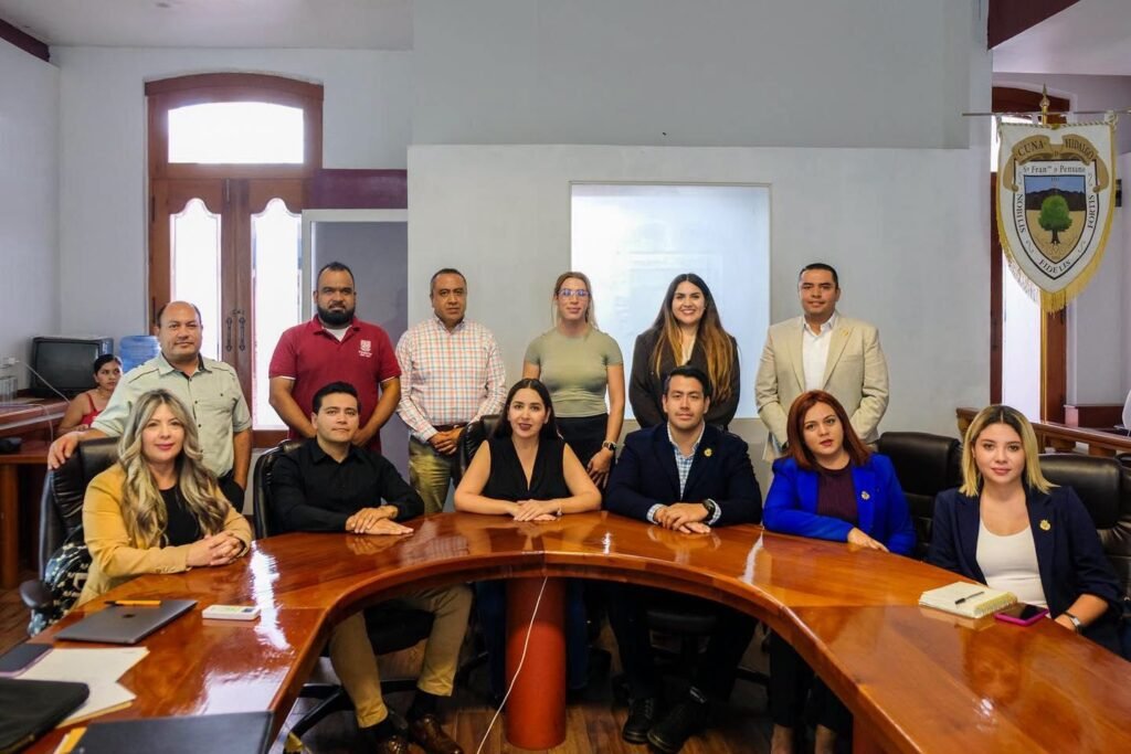 Yozajamby Molina trabaja por el bienestar de las infancias y juventudes en Pénjamo En este encuentro, Yozajamby Molina reiteró su compromiso de trabajar por el bienestar, la protección y el desarrollo integral de las infancias y juventudes.