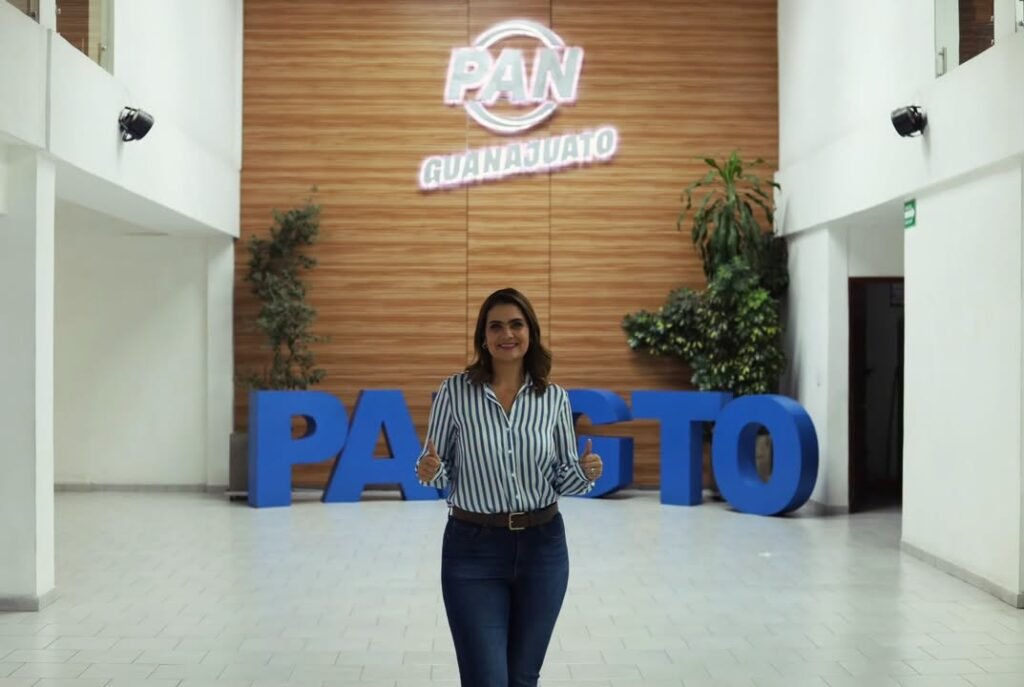 Valeria Alfaro se registra en el PAN como aspirante a la presidencia de Irapuato Valeria Alfaro acudió a las oficinas del PAN para registrarse como aspirante a la candidatura de la presidencia de Irapuato.