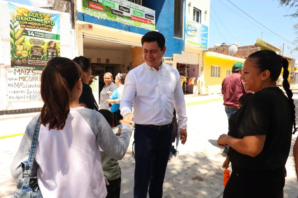 Adolfo Alfaro trabaja por que cada una de las calles del municipio se encuentren bien conectadas y permitan una mejor movilidad.