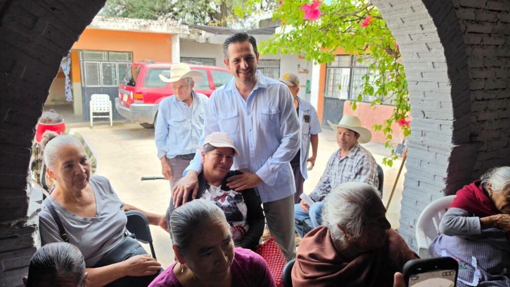 Chelis Oliveros destacó que este programa busca contribuir a la prevención de situaciones como la depresión, fortaleciendo los vínculos sociales.
