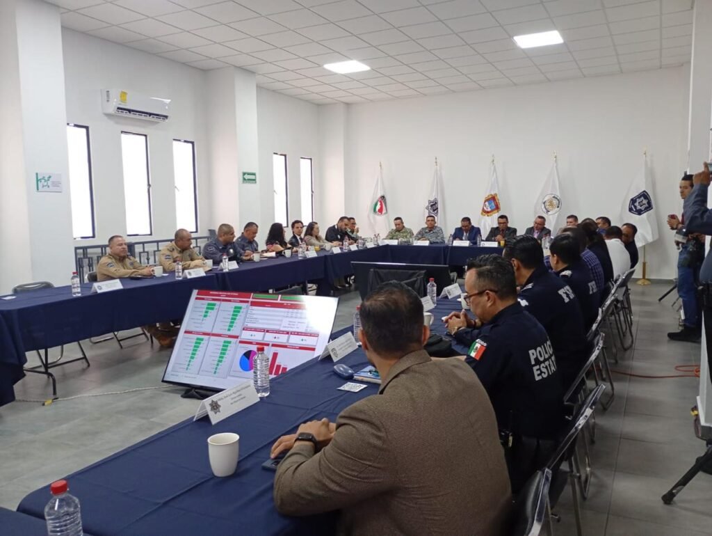 San Miguel de Allende suma esfuerzos para combatir delitos de alto impacto En este encuentro, las autoridades de los tres órdenes de gobierno analizaron la incidencia delictiva regional y acordaron reforzar estrategias conjuntas. En este encuentro, las autoridades de los tres órdenes de gobierno analizaron la incidencia delictiva regional y acordaron reforzar estrategias conjuntas.