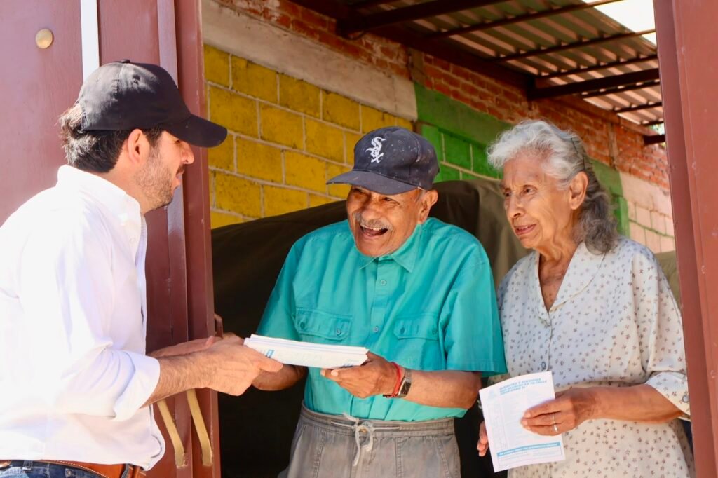 Apaseo el Grande abre convocatoria de “Abuelitos sin Fronteras” Chelis Oliveros visitó varias viviendas de Apaseo el Grande, donde busca apoyar a adultos mayores para ver a sus familias en Estados Unidos.