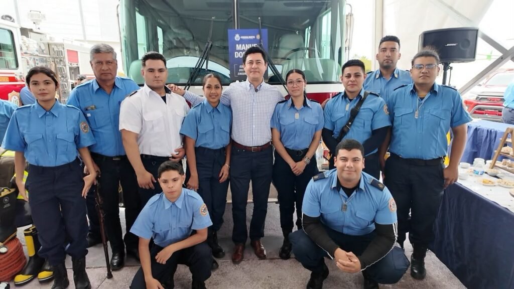 En el evento, el Presidente Municipal, el Ing. Gustavo Adolfo Alfaro Reyes acompañó y felicitó a las y los bomberos dobladenses.