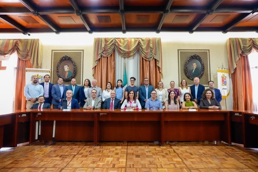Primer Consejo Consultivo trabaja por las personas con discapacidad en León Ale Gutiérrez informó que el Consejo integra a representantes de la ciudadanía, Gobierno Municipal y DIF León para fortalecer políticas públicas de inclusión, accesibilidad y no discriminación.