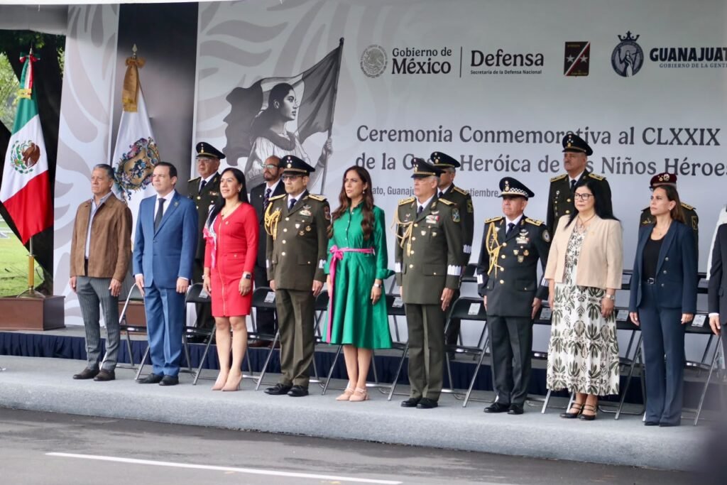 Conmemoran el CLXXIX Aniversario de Gesta Heroica de los Niños Héroes Libia Dennise estuvo acompañada en esta ceremonia por Lorena Alfaro, alcaldesa de Irapuato y por autoridades estatales y de Seguridad.
