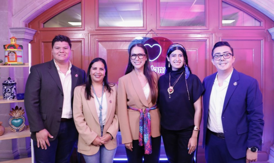 Libia Dennise impulsa a juventudes en el programa Conectado con la Gente Libia Dennise estuvo acompañada en esta edición por Alma Regina Trujillo Ramírez, María José Terán Ocaña, Jesús Eduardo Calvillo García y Jorge Brian Muñoz Rivera.