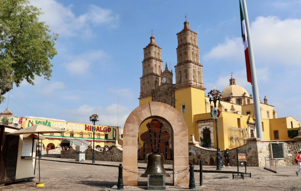 Invitan al desfile inaugural artístico y cultural en Dolores Hidalgo Este desfile inaugural artístico y cultural: “Aquí nació México” de Fiestas Patrias 2026!, se llevará a cabo el 21 de septiembre.