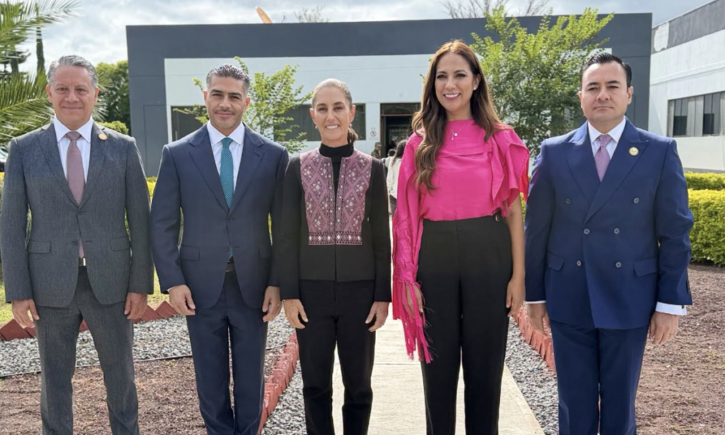 Claudia Sheinbaum en su visita a Guanajuato, llegó a Irapuato, donde fue recibida por la gobernadora de la Gente, Libia Dennise.