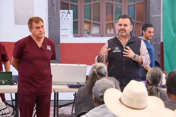 Luis Fernando reconoce esfuerzos en Campaña de Detección de Cataratas Luis Fernando Velázquez junto con UMMAC, Una Mirada por el Mundo, Institución de Asistencia Privada, realizaron la Campaña de Detección de Cataratas.