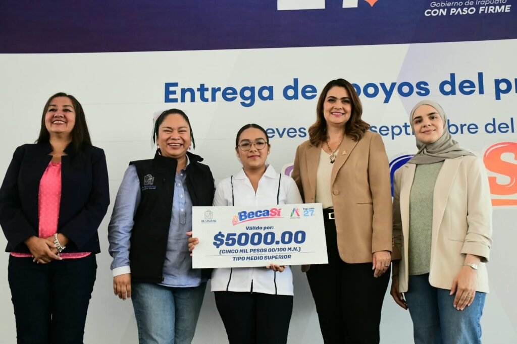 Entregan apoyo del programa ‘Beca sí’ en Irapuato Autoridades destacaron que este beneficio está dirigido a estudiantes de los niveles medio superior y superior.