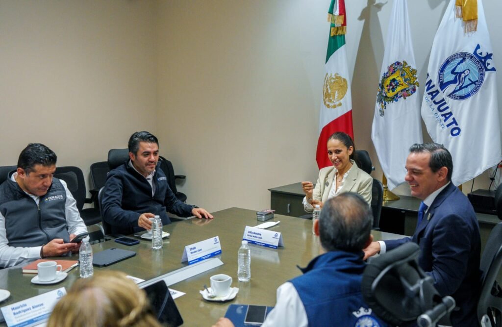 Libia Dennise sostuvo una reunión con el director general de Conagua, donde buscan el aprovechamiento del agua destinada al campo en Guanajuato.