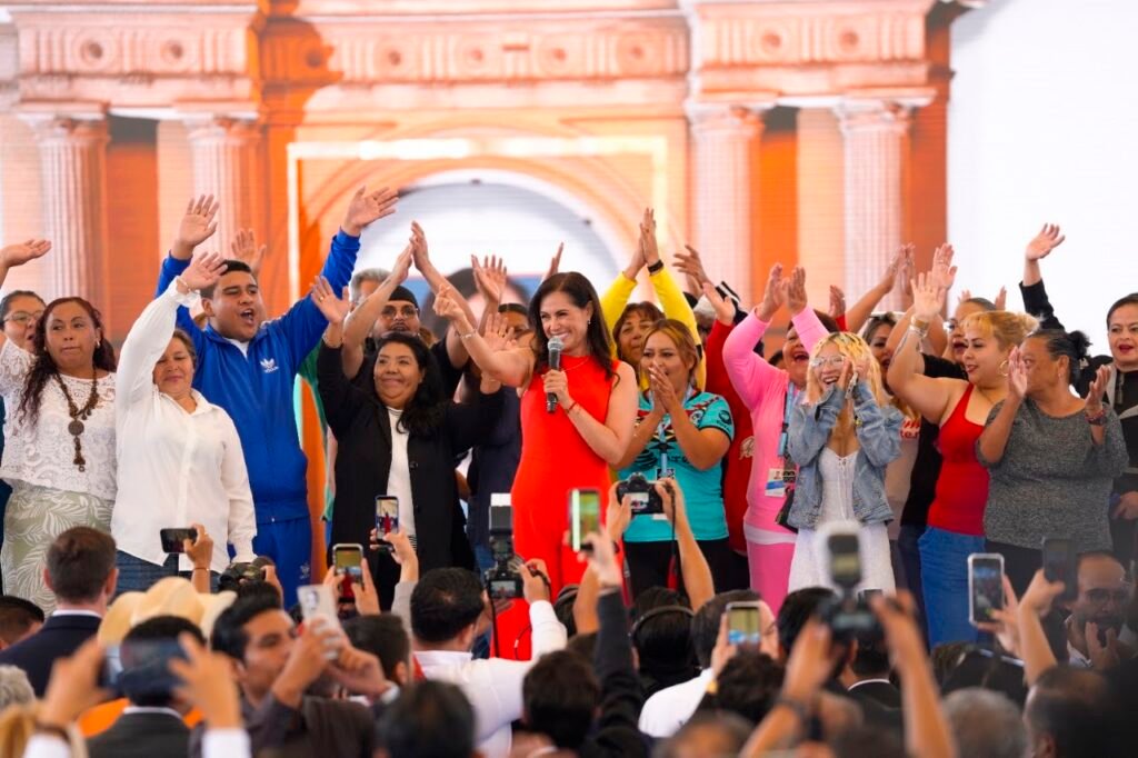 Ale Gutiérrez destaca obras y avances en proyectos en su segundo informe Ale Gutiérrez compartió ante cientos de personas las actividades, obras, apoyos al deporte, educación y seguridad para tener un mejor León.