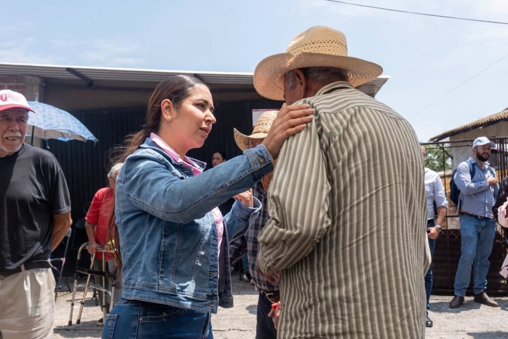 Yozajamby Molina acerca servicios a San José de Estrada en Pénjamo Yozajamby Molina escuchó y atendió a la ciudadanía en San José de Estrada, donde dependencias del municipio acudieron.