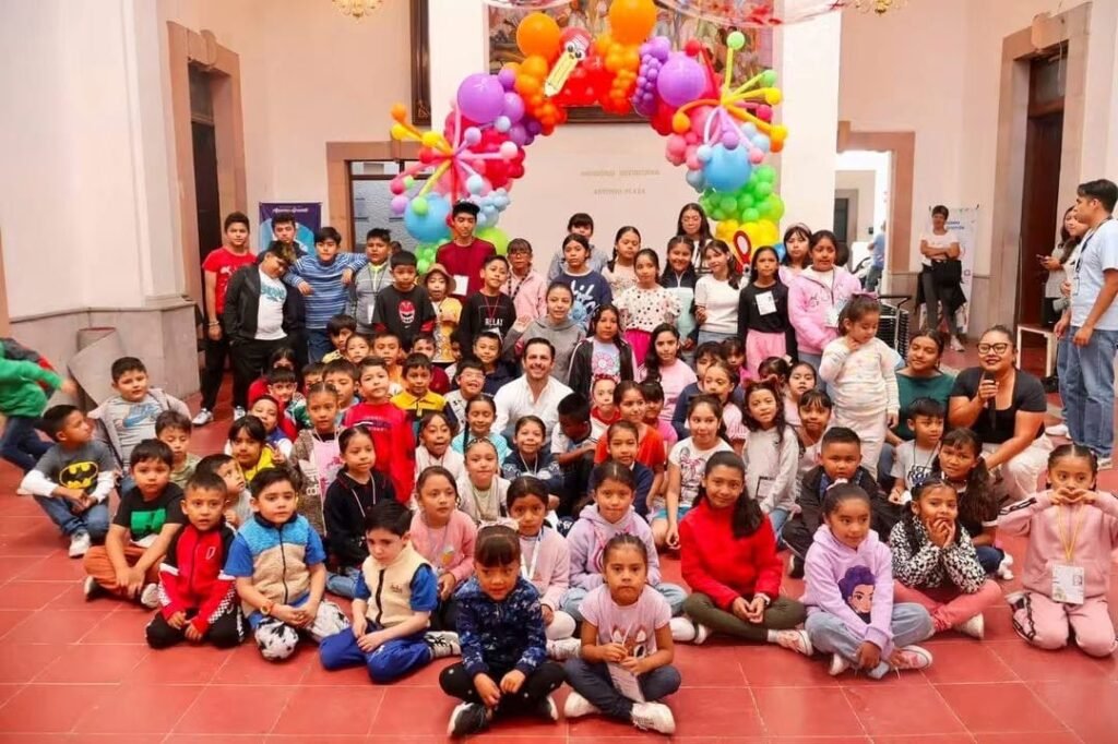 Regresa a Apaseo el Grande “Jugando con Sentido” Chelis Oliveros junto con personal de SIPINNA invitan a los jóvenes a participar en estas actividades.