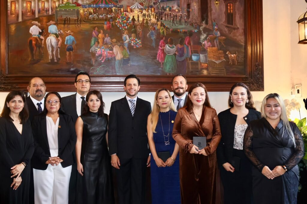 Chelis Oliveros destacó los trabajos realizados en salud, desarrollo social, campo, seguridad y servicios públicos en Apaseo el Grande.