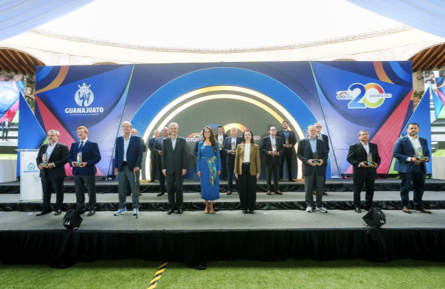 Libia Dennise conmemora el 20 Aniversario del Guanajuato Puerto Interior Libia Dennise estuvo acompañada en este evento por exgobernadores de Guanajuato, así como autoridades del GPI y del Gobierno de la Gente.