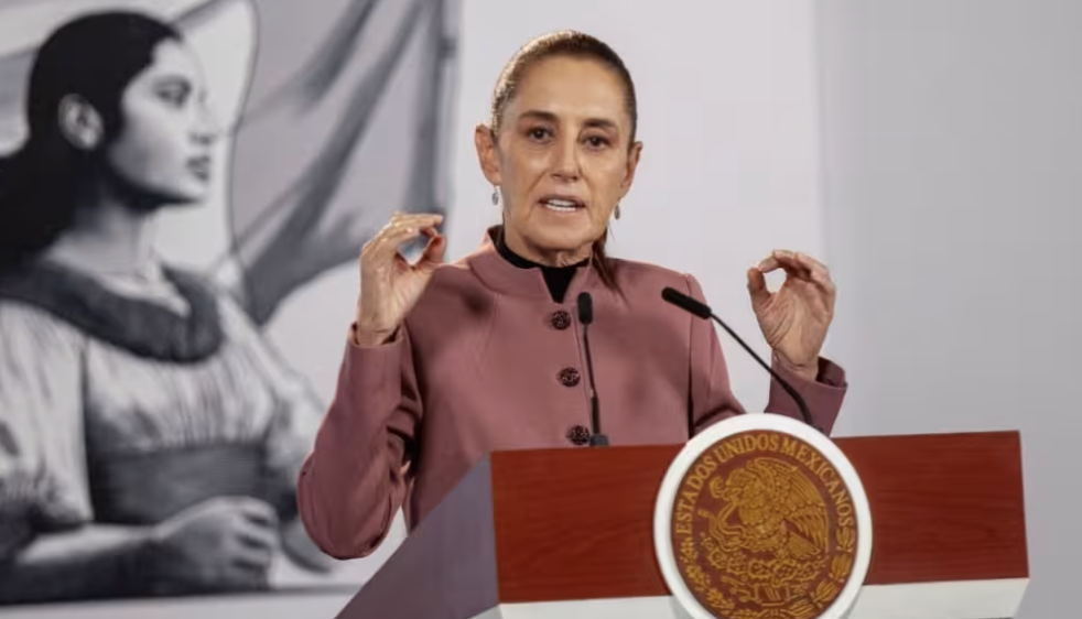 Claudia Sheinbaum cuestiona arresto de Estados Unidos contra Raúl Castro Claudia Sheinbaum sigue cuestionando los métodos de justicia de Estados Unidos, esto con tal de desviar el tema de los funcionarios acusados en México.