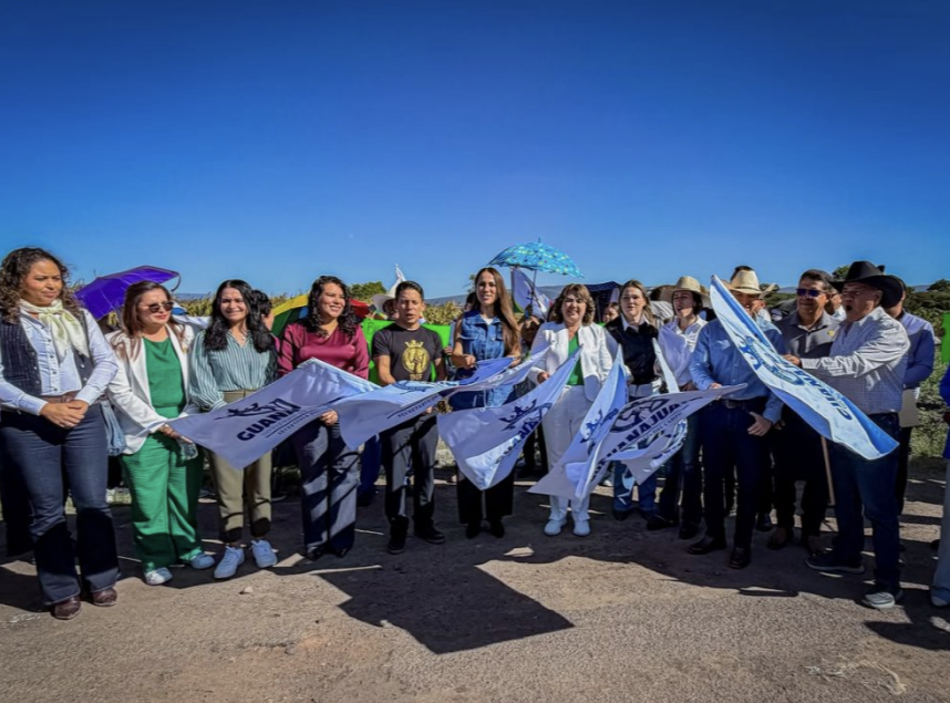 Libia Dennise da el banderazo de arranque de obras en Huanímaro Libia Dennise en compañía de autoridades del Gobierno y de Huanímaro, dieron el banderazo de inicio de varias obras.