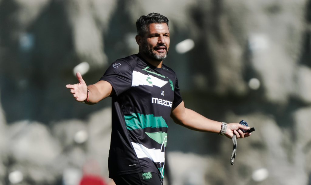 El Club León presentará algunos ajustes contra Cruz Azul que mañana estará de local en un juego que sacará chispas.