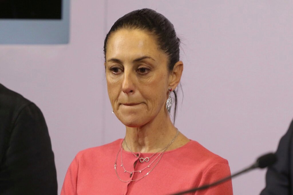 Claudia Sheinbaum por fin reconoce problemas en el IMSS Pese a negarlo por años, Claudia Sheinbaum reconoció la situación complicada que se vive en el IMSS. AMLO afirmaba que todo estaba bien.