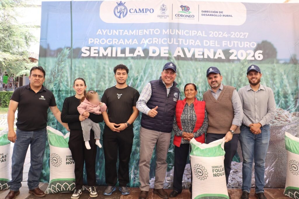 En la entrega de apoyos, Luis Fernando Velázquez Esquivel, destacó el respaldo al campo y a los agricultores de Coroneo.